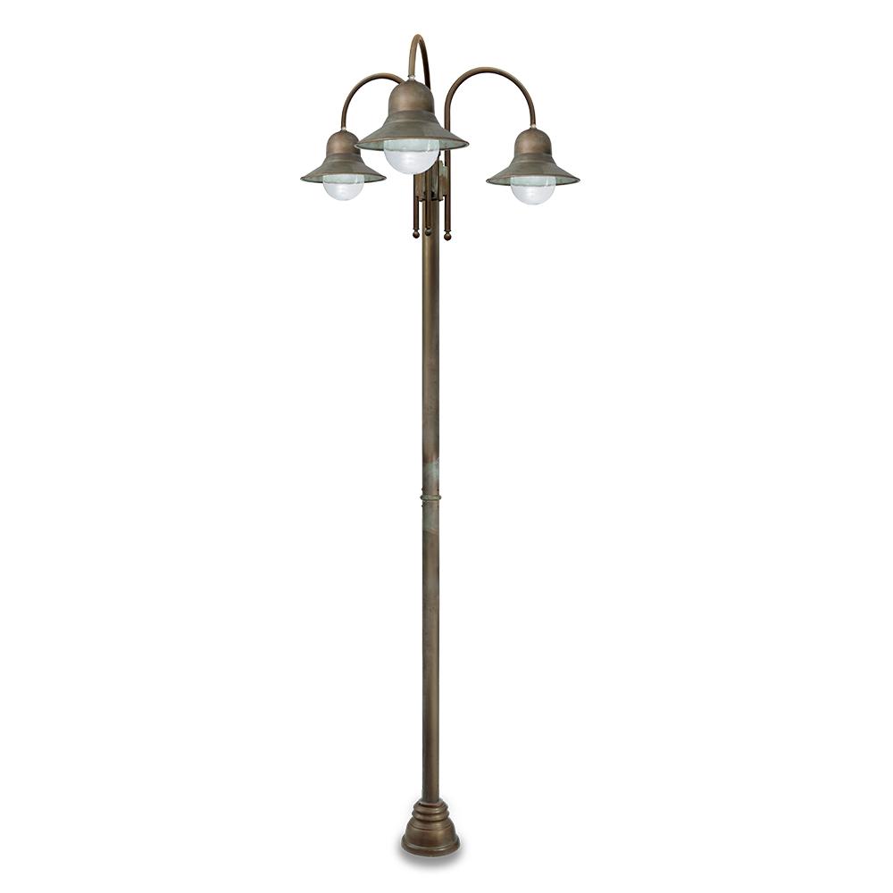 medeny svietidlo mediteransky country vysoky 3 ziarovkovy vonkajsie odolny proti vode stojanova lampa velkorozmerna moretti luce 1793.t.ar budapest vonkajsie lampy osvetlenie lameridiana obchod s interierovym dizajnom.jpg